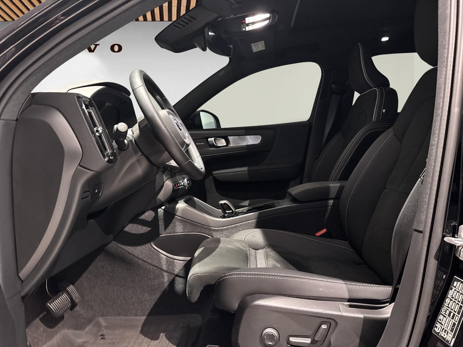 Volvo EX40 Extended Range Black Edition