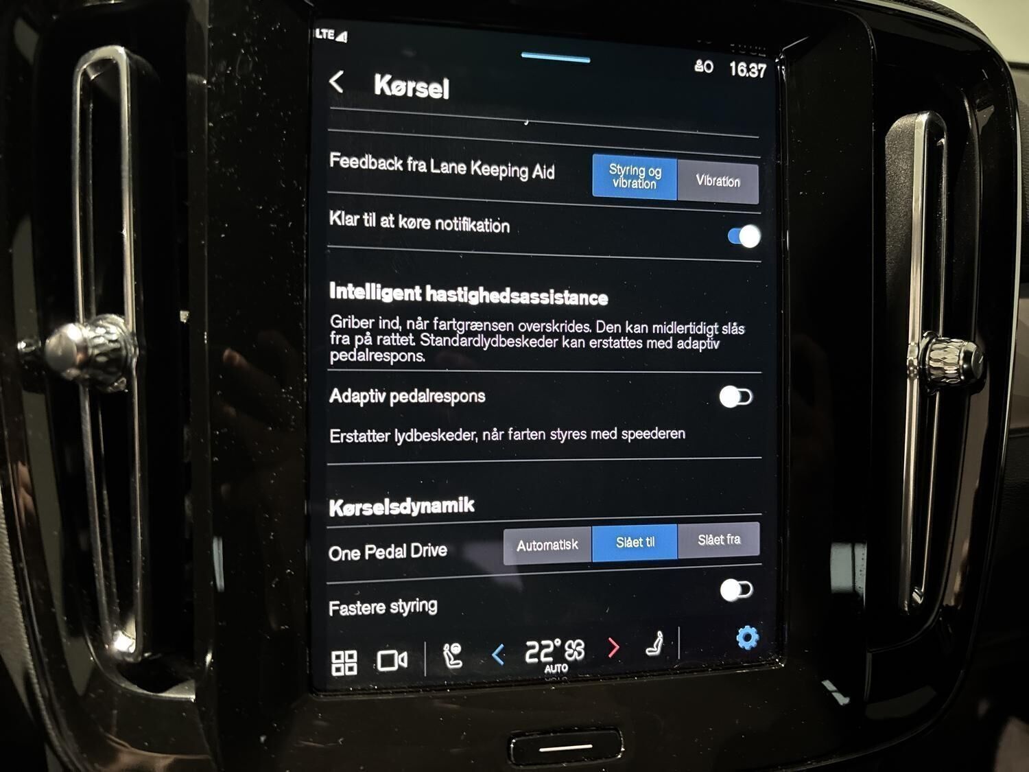 Sort Volvo EX40 fra 2025