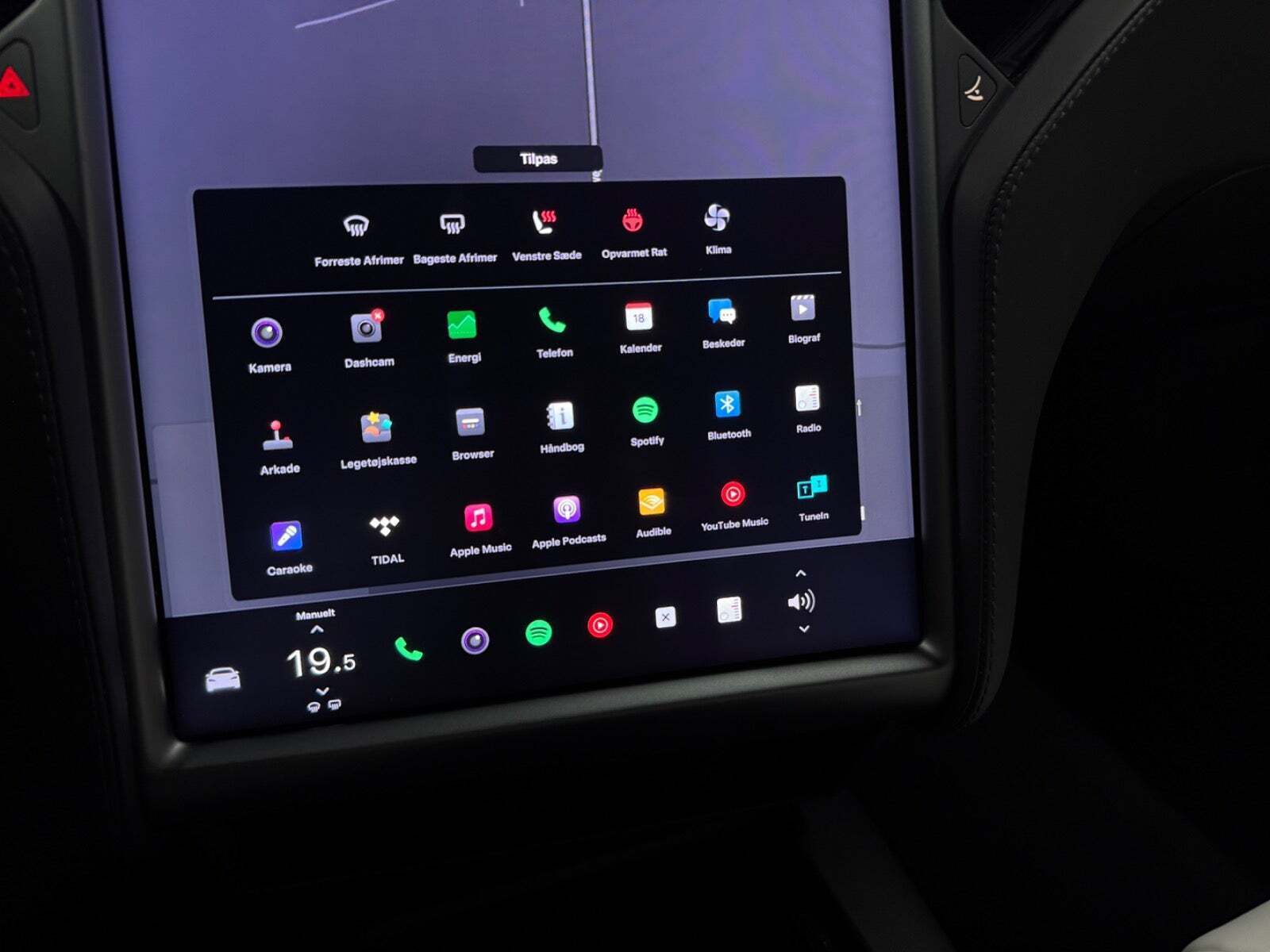 Rød Tesla Model S fra 2021