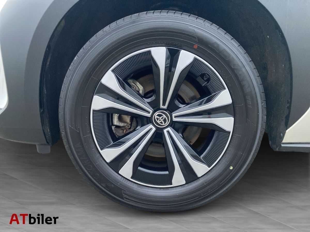 Sølv Toyota BZ4X fra 2023