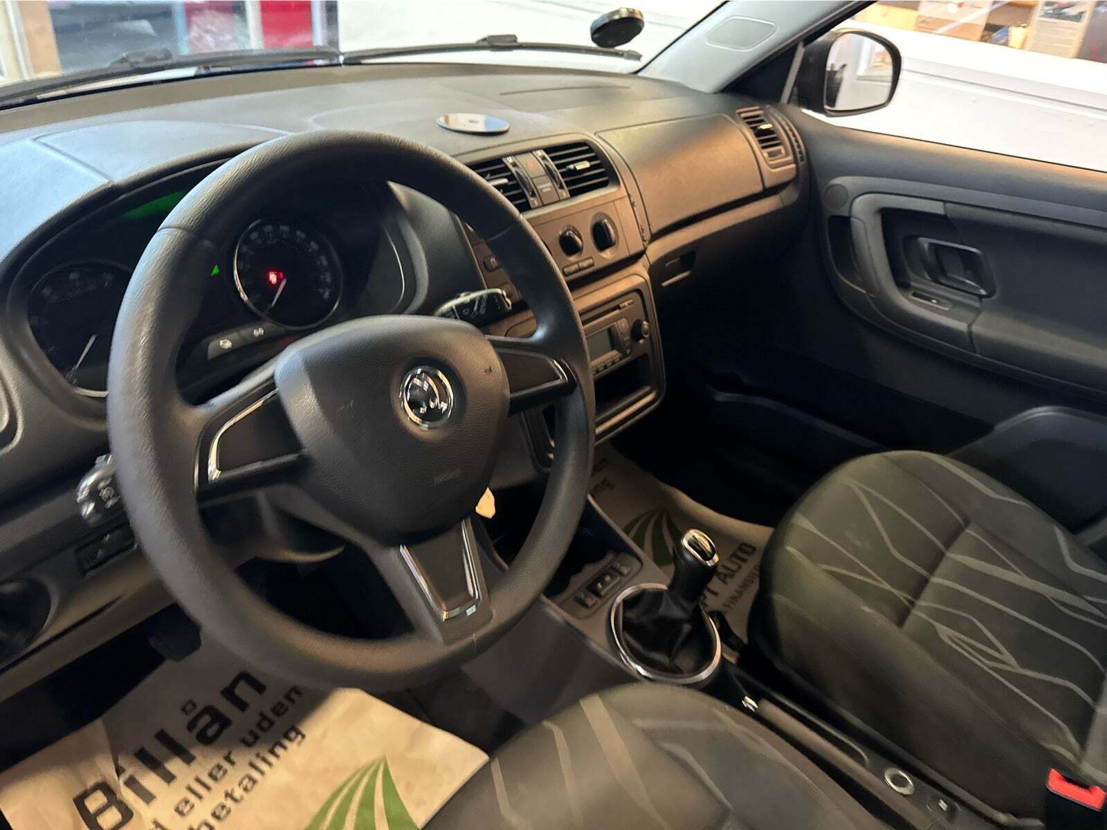 Grå Skoda Fabia fra 2014