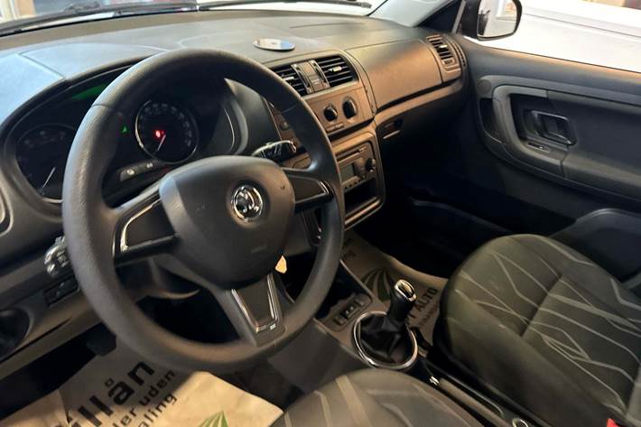 Grå Skoda Fabia fra 2014