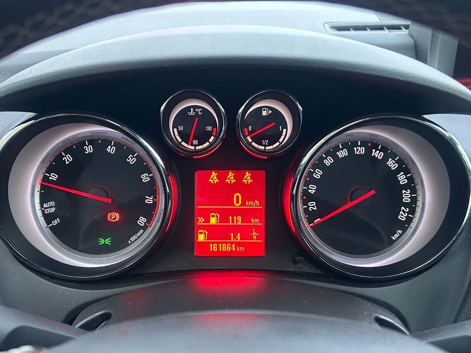 Sølv Opel Meriva fra 2016