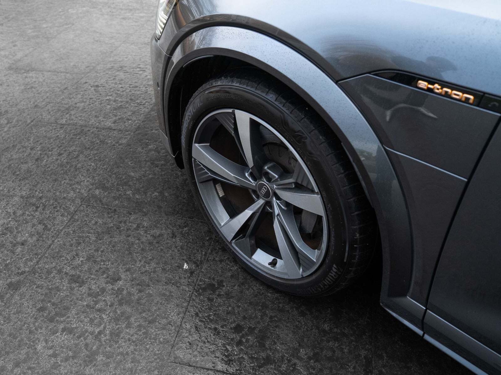 Audi e-tron S quattro