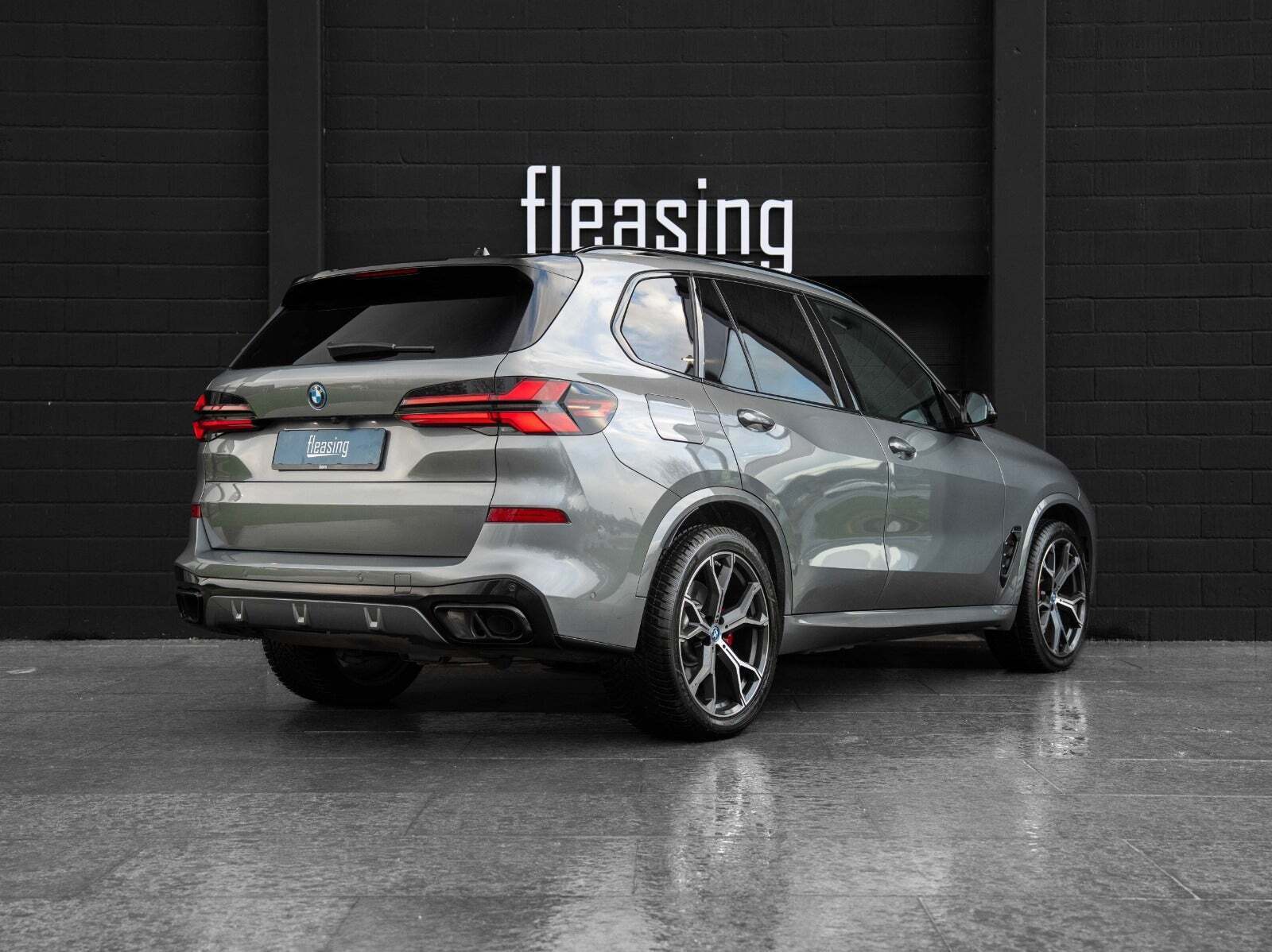 Sølv BMW X5 fra 2025