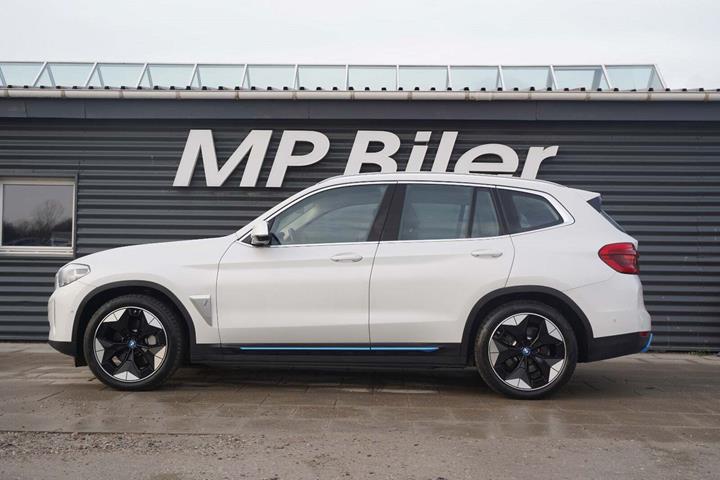 Hvid BMW iX3 fra 2021