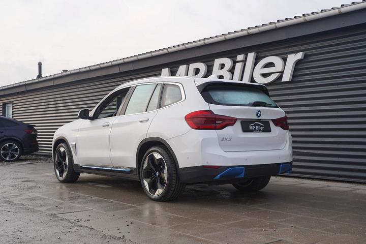 Hvid BMW iX3 fra 2021