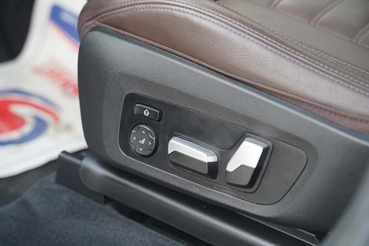 Hvid BMW iX3 fra 2021