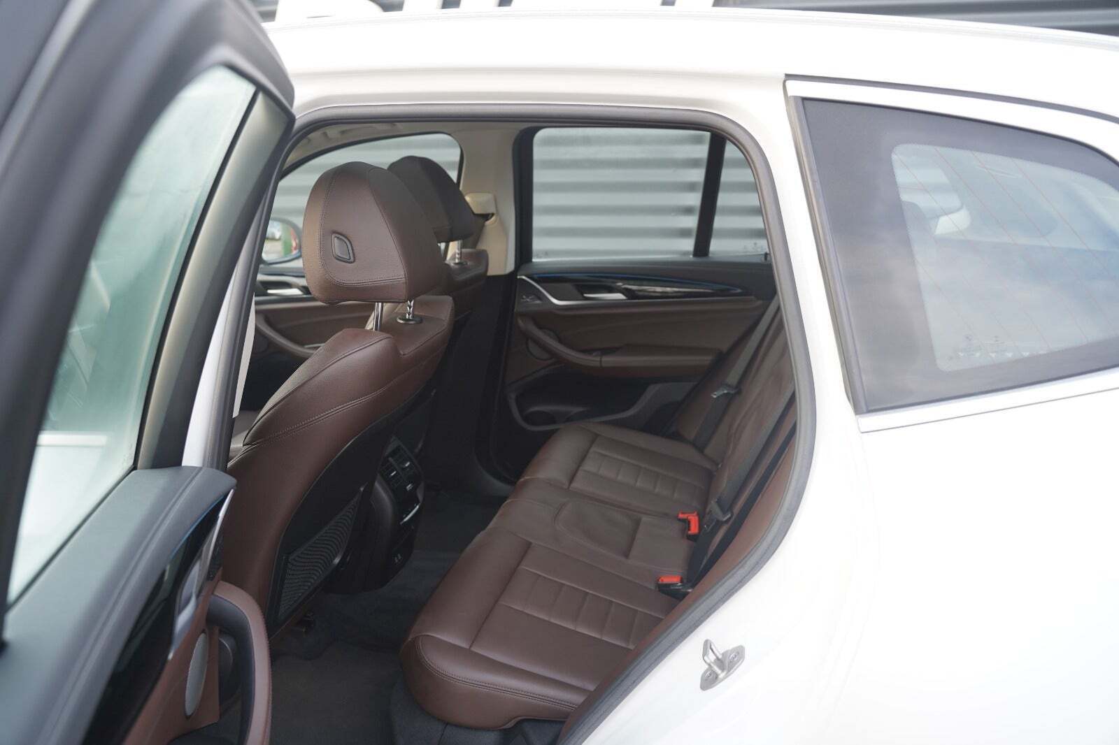 Hvid BMW iX3 fra 2021