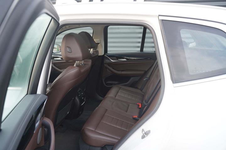 Hvid BMW iX3 fra 2021