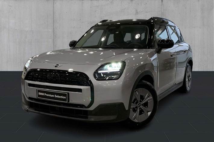 undefined Mini Countryman E fra 2024 set udefra