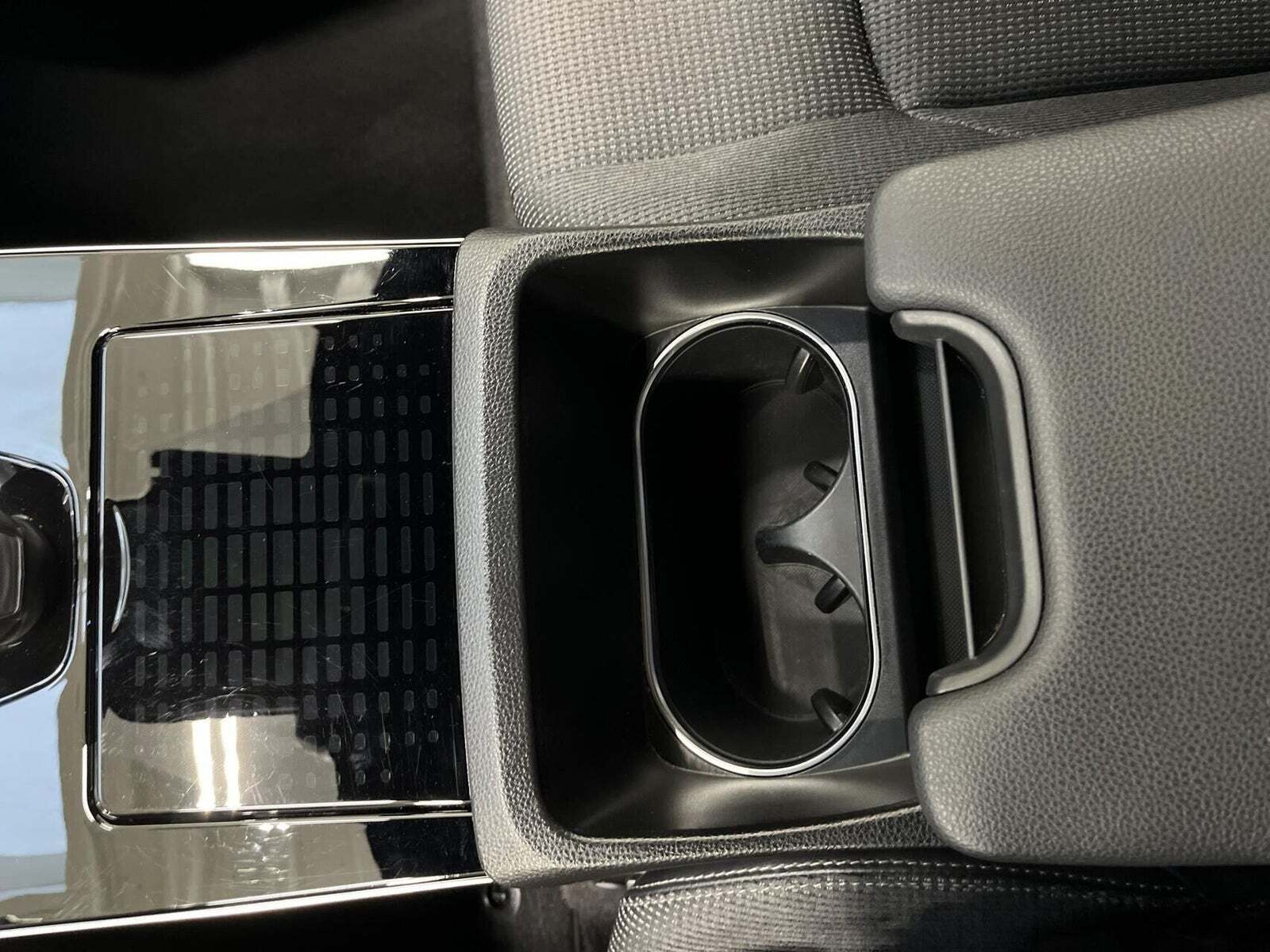 Sort Toyota BZ4X fra 2023