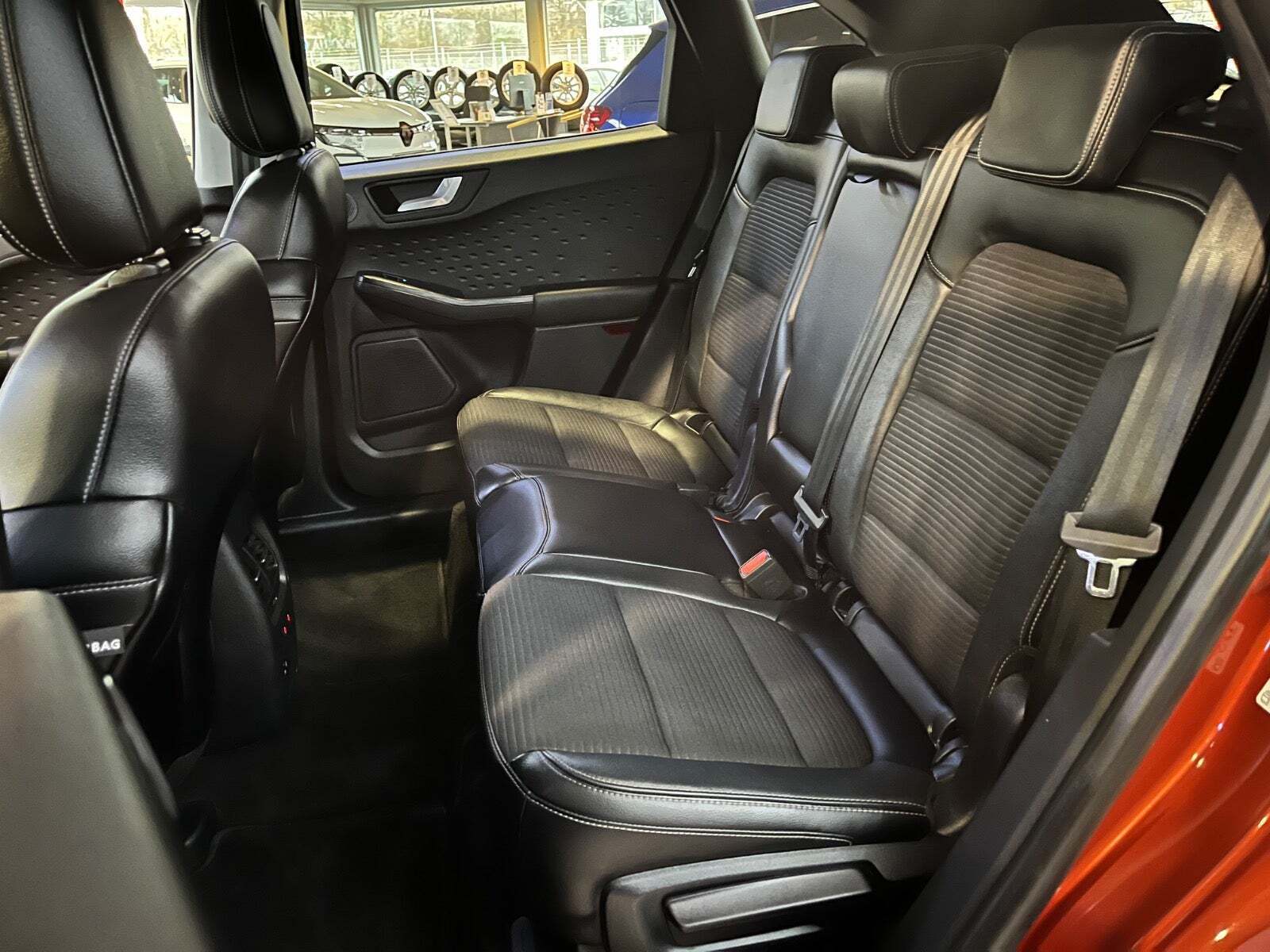 Rød Ford Kuga fra 2020