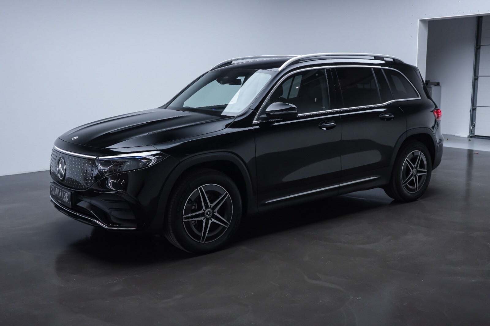 Sort Mercedes EQB250+ fra 2025