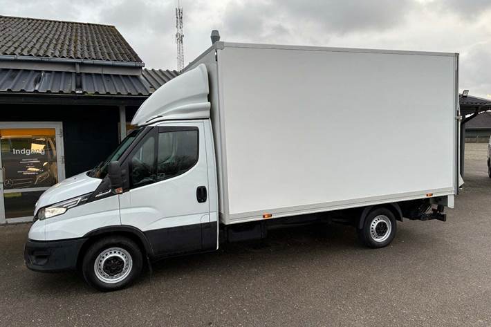Hvid Iveco Daily fra 2022