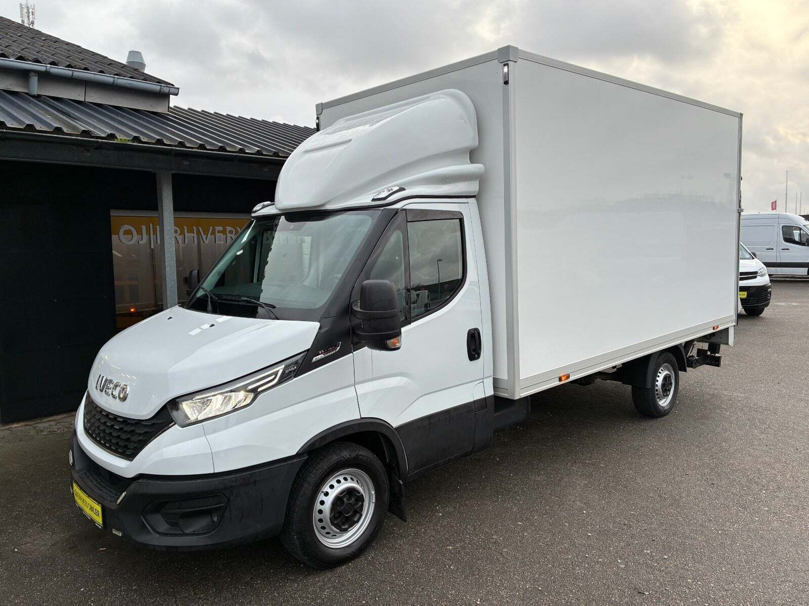 Iveco Daily 3,0 35S18 Box m/lift AG8