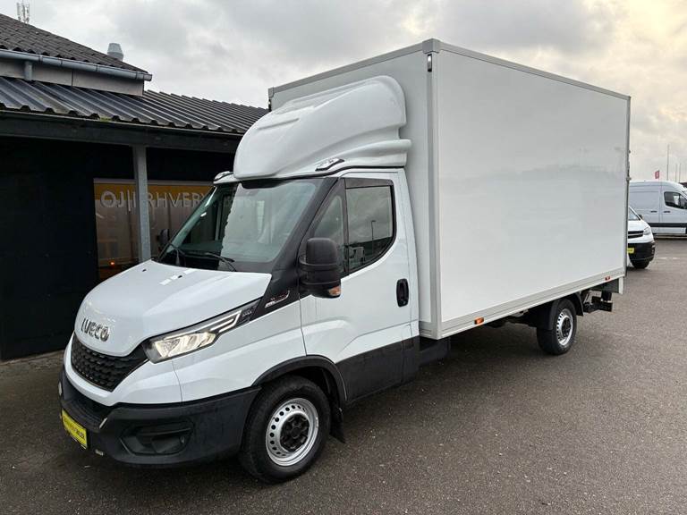 Iveco Daily 3,0 35S18 Box m/lift AG8