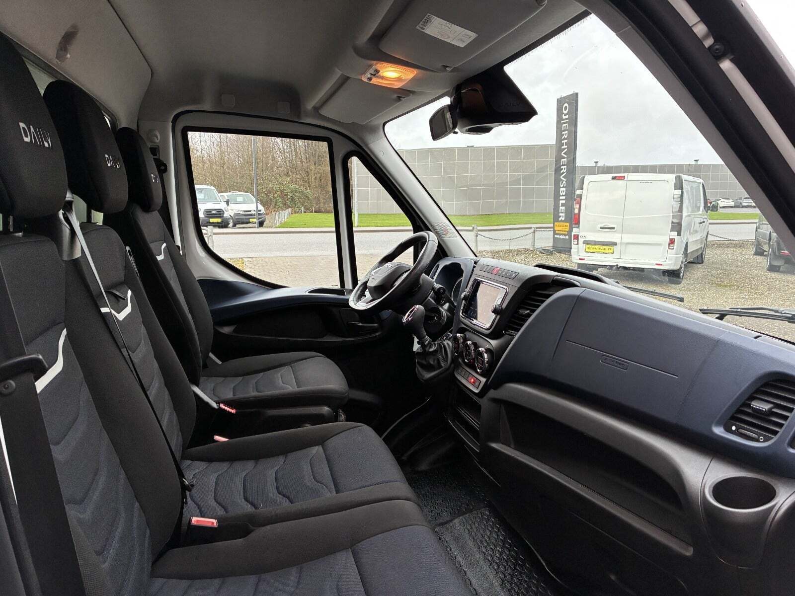 Iveco Daily 3,0 35S18 Box m/lift AG8