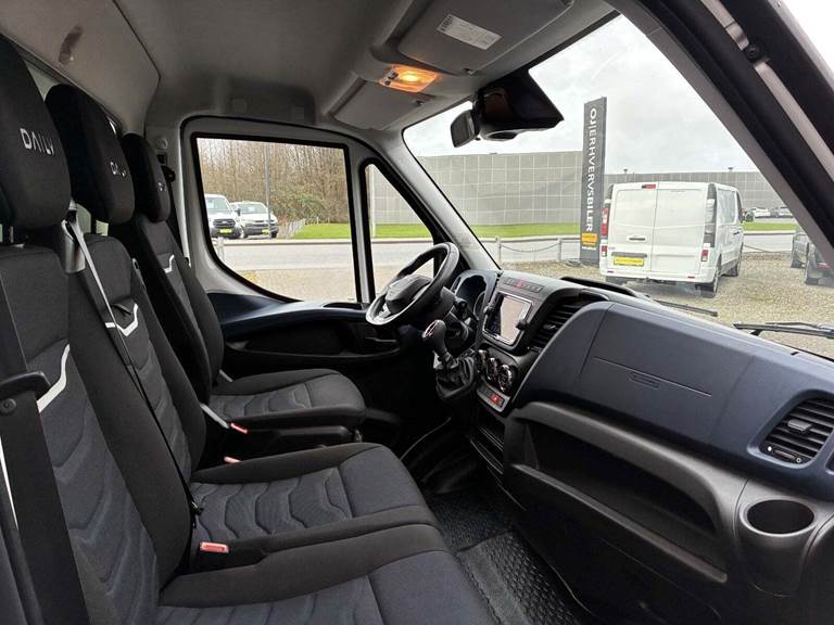 Iveco Daily 3,0 35S18 Box m/lift AG8