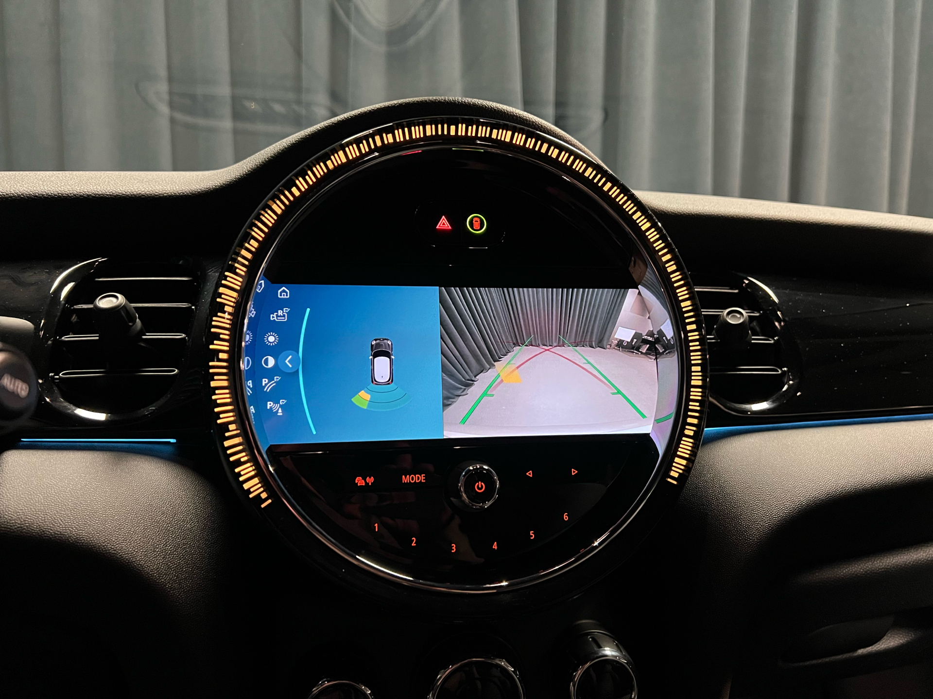 Sølv Mini Cooper fra 2023