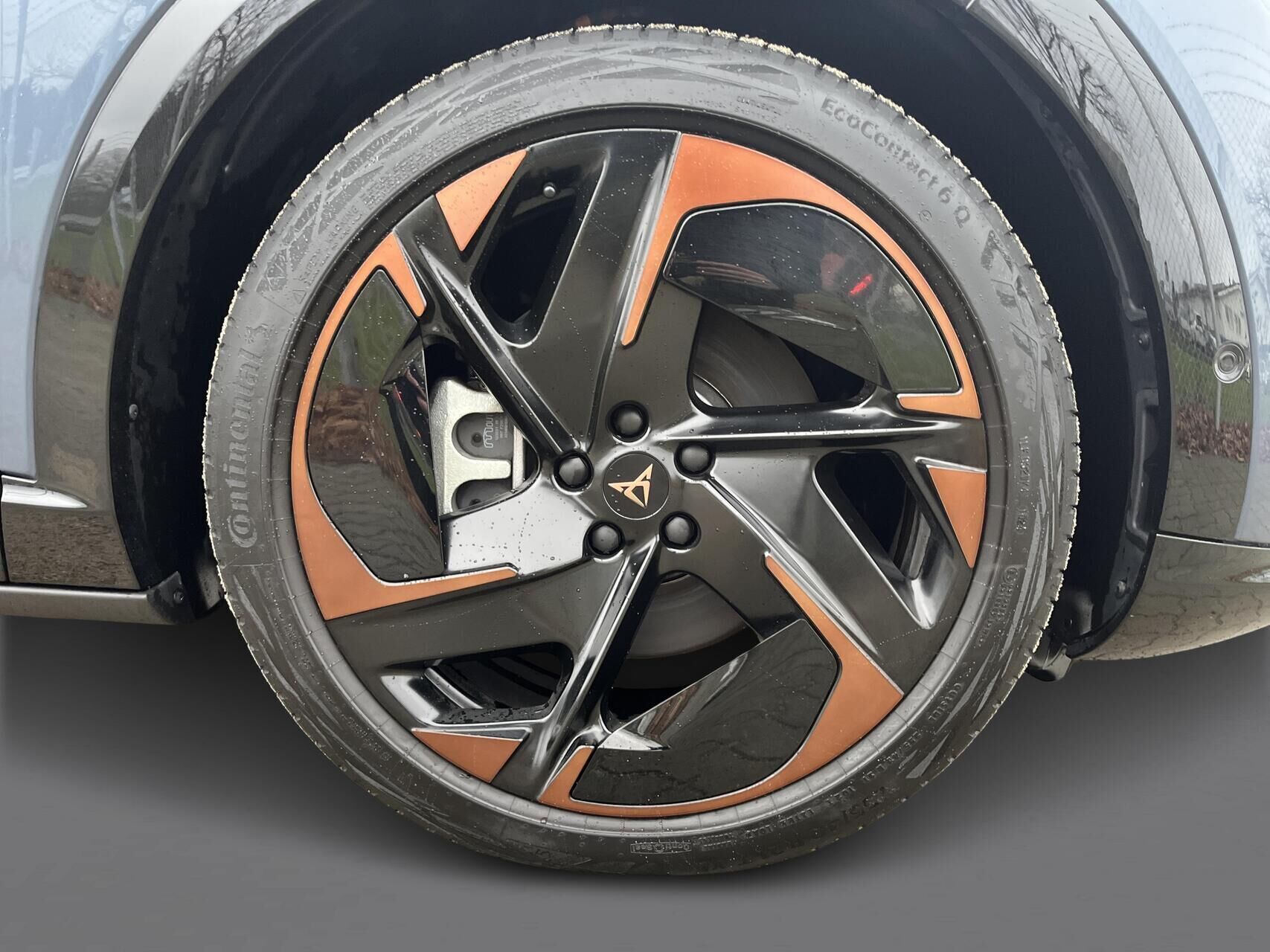 Blå Cupra Tavascan fra 2024