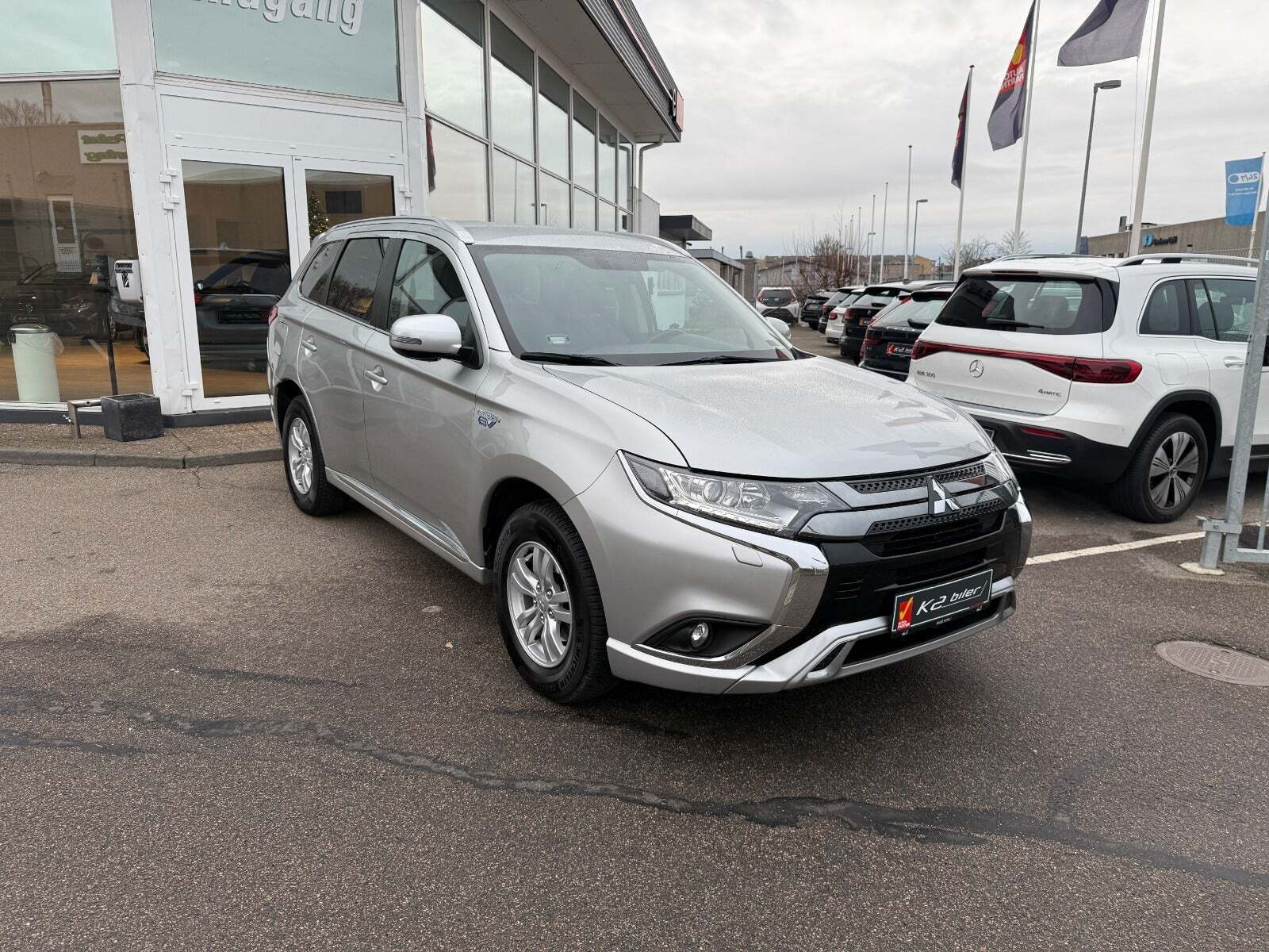 Mitsubishi Outlander 2,4 PHEV Invite CVT 4WD