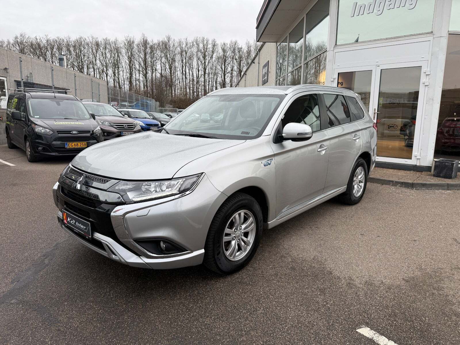 Mitsubishi Outlander 2,4 PHEV Invite CVT 4WD