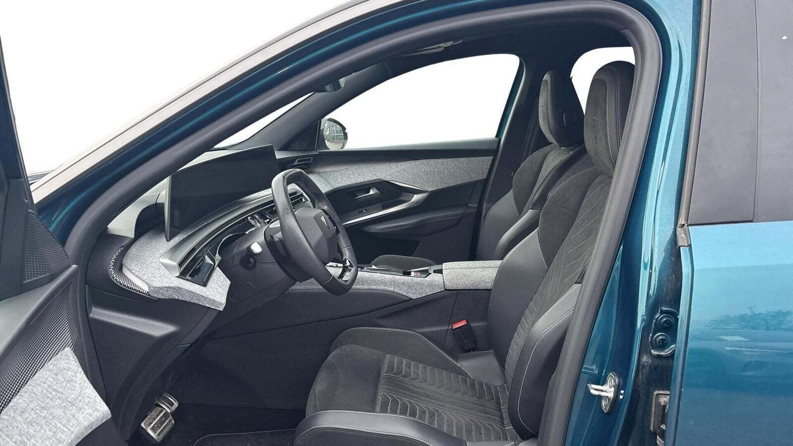 Peugeot e-3008 77 GT Pack