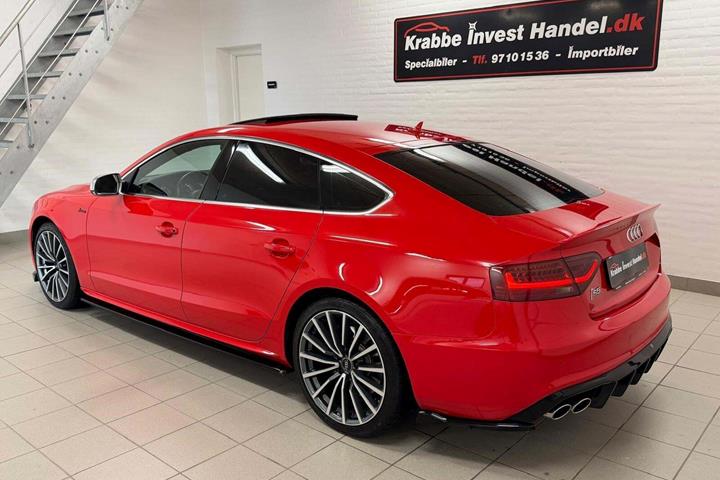 Rød Audi S5 fra 2013