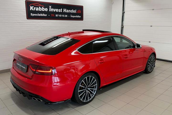 Rød Audi S5 fra 2013