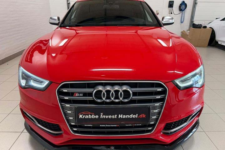 Rød Audi S5 fra 2013