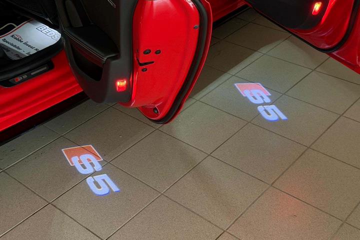 Rød Audi S5 fra 2013