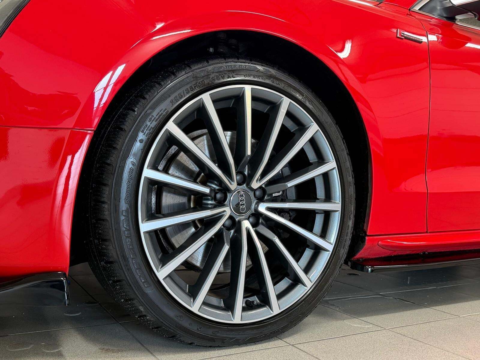 Rød Audi S5 fra 2013