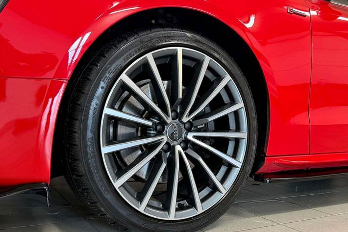 Rød Audi S5 fra 2013