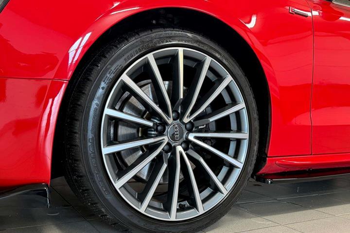 Rød Audi S5 fra 2013