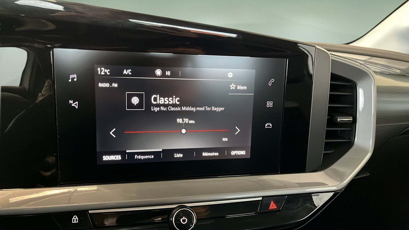 Hvid Opel Mokka-e fra 2023