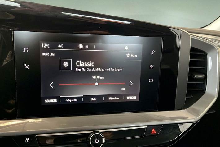 Hvid Opel Mokka-e fra 2023