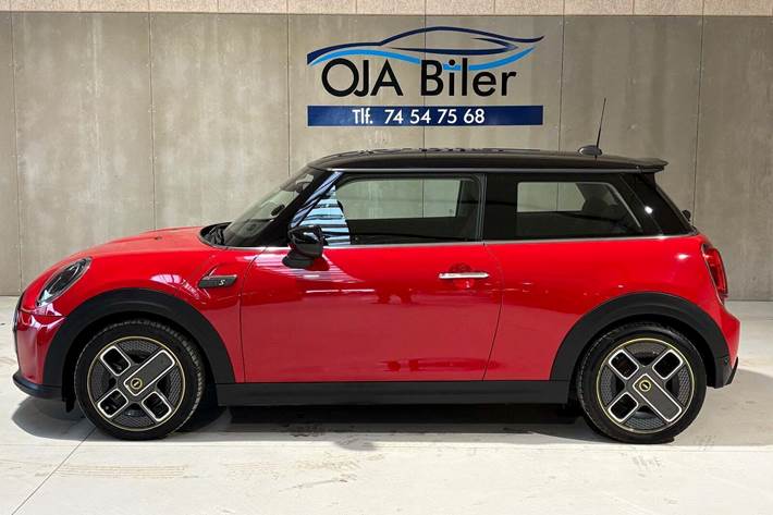 Rød Mini Cooper SE fra 2022