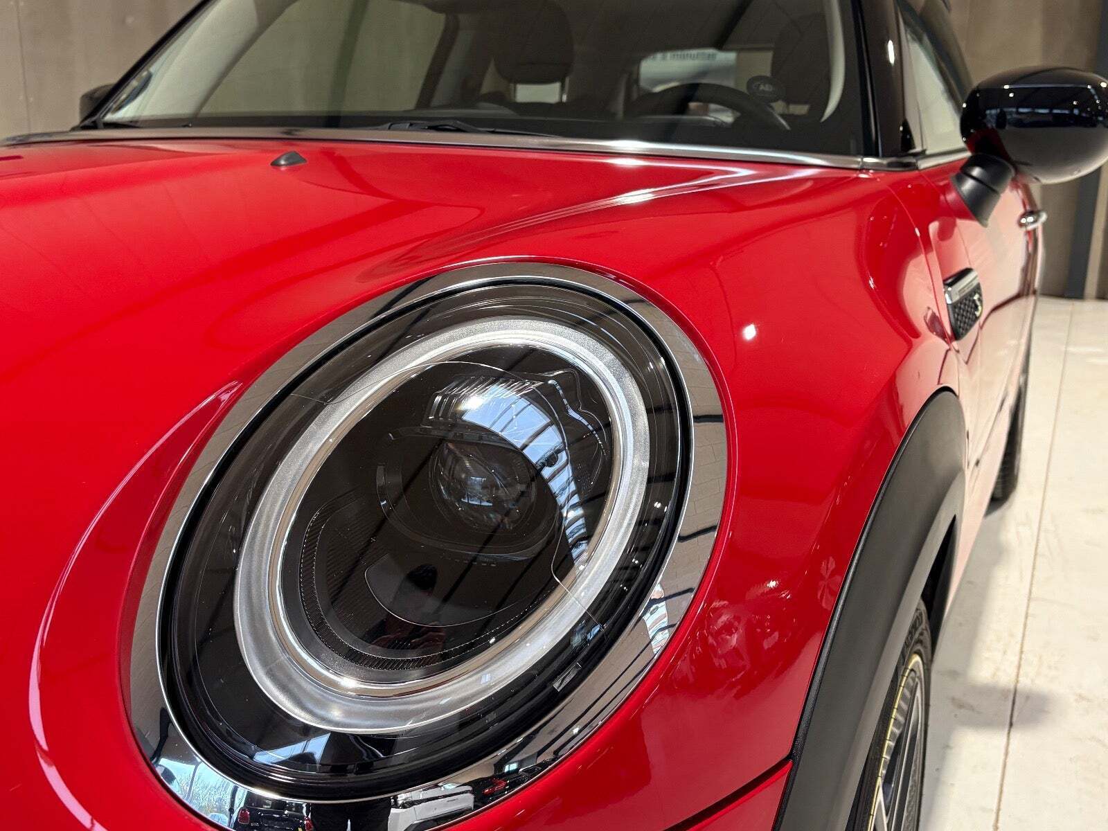 Rød Mini Cooper SE fra 2022