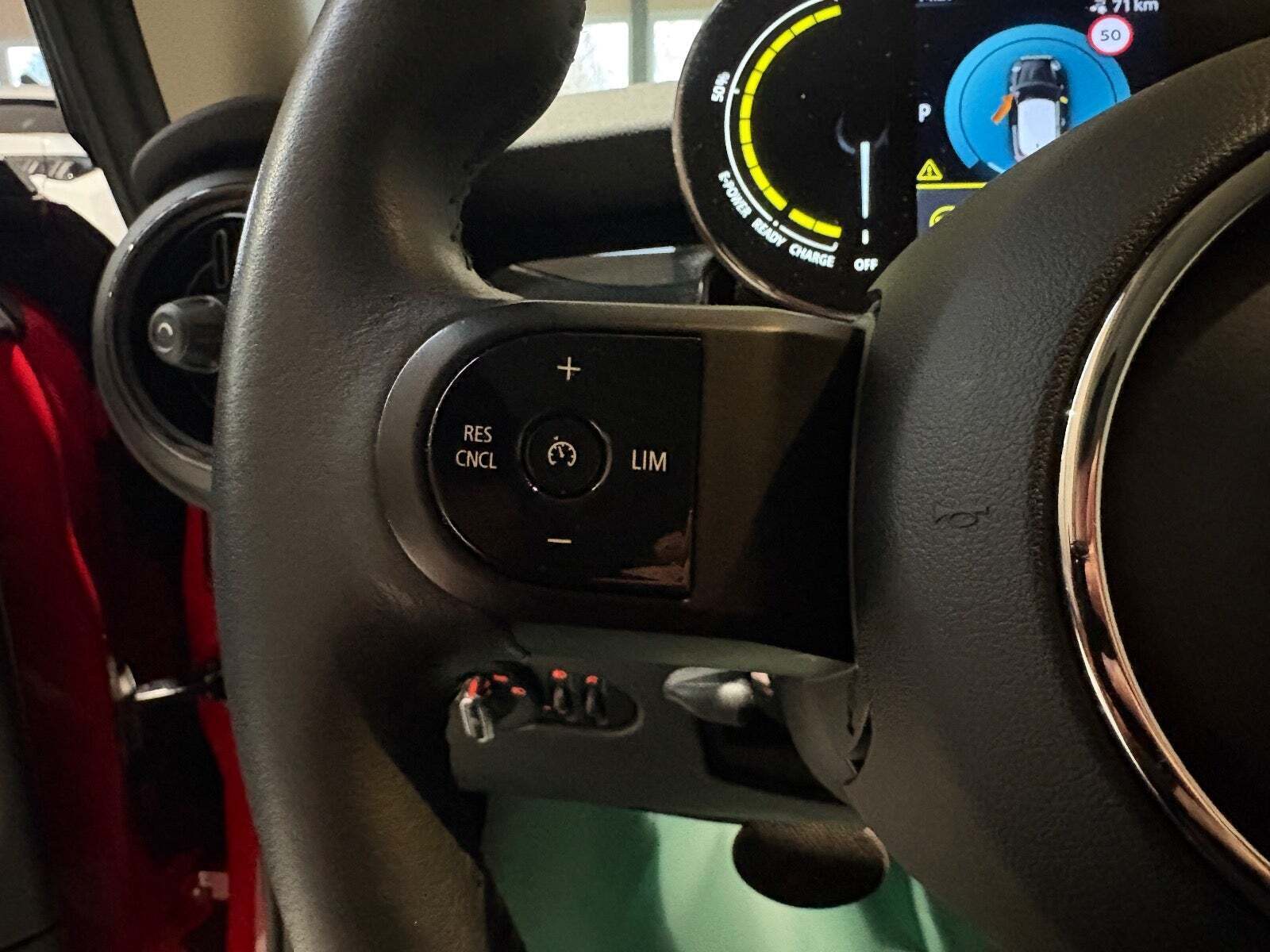 Rød Mini Cooper SE fra 2022