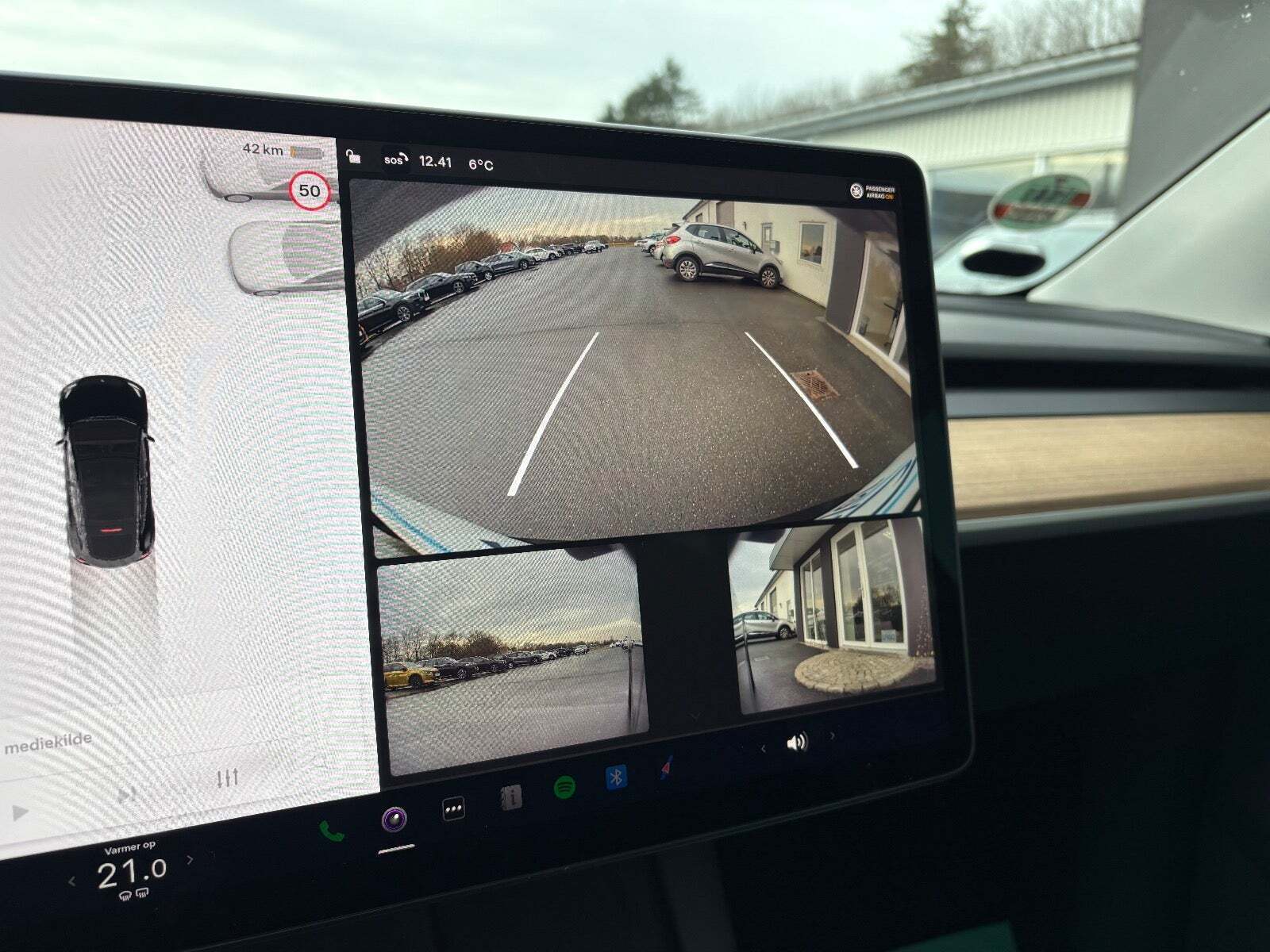 Sort Tesla Model Y fra 2022