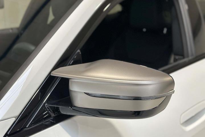 Hvid BMW i4 fra 2022