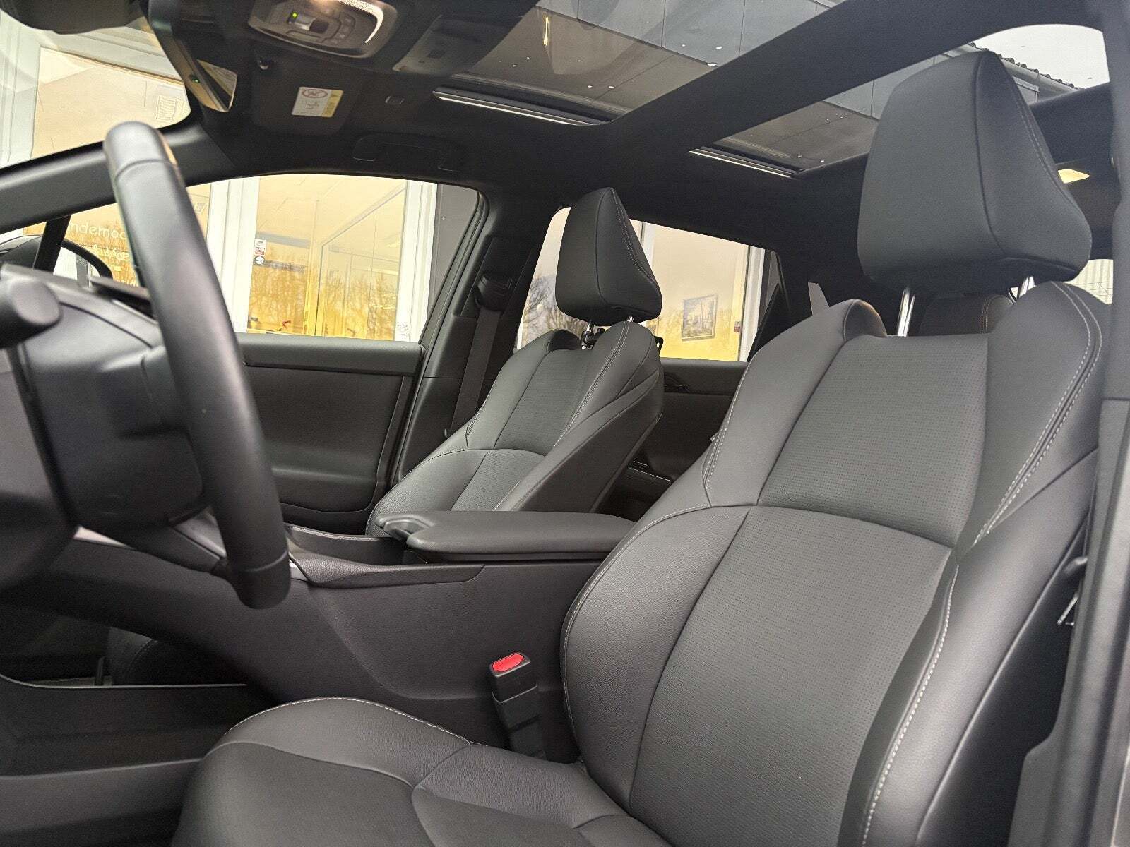 Grå Toyota BZ4X fra 2023