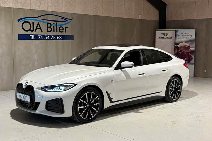 Hvid BMW i4 fra 2022 set udefra