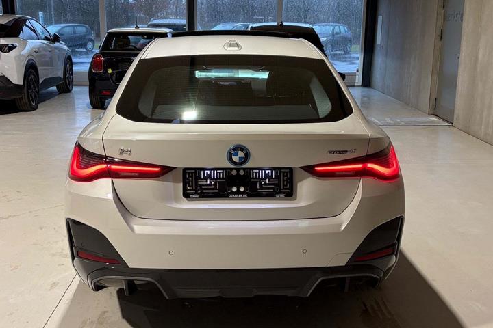 Hvid BMW i4 fra 2022