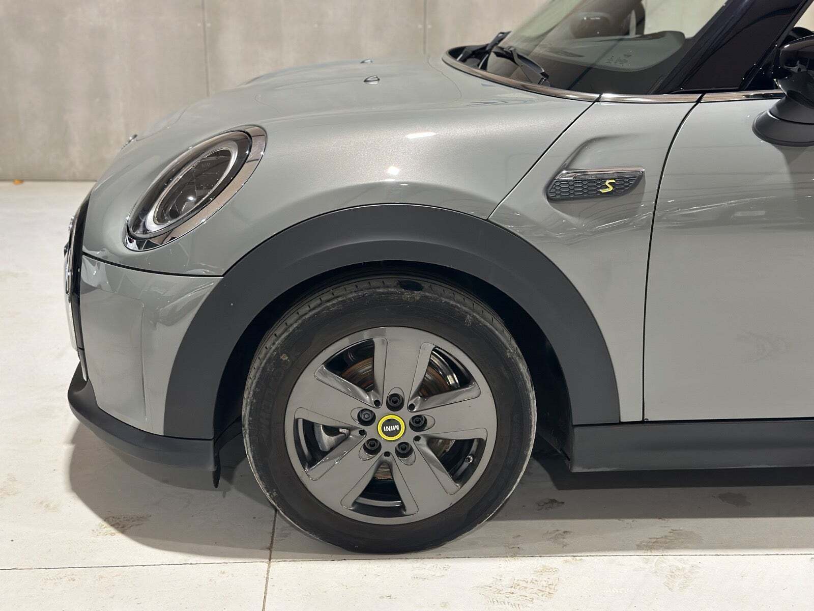 Grå Mini Cooper SE fra 2022