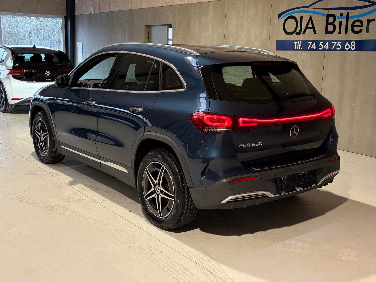 Blå Mercedes EQA250 fra 2022