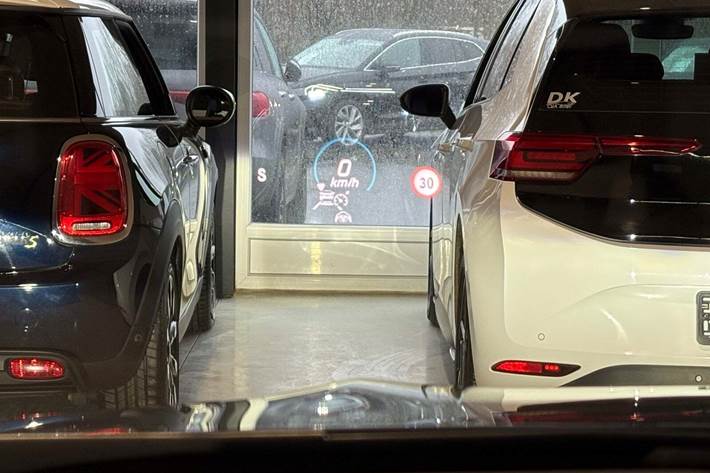 Blå Mercedes EQA250 fra 2022