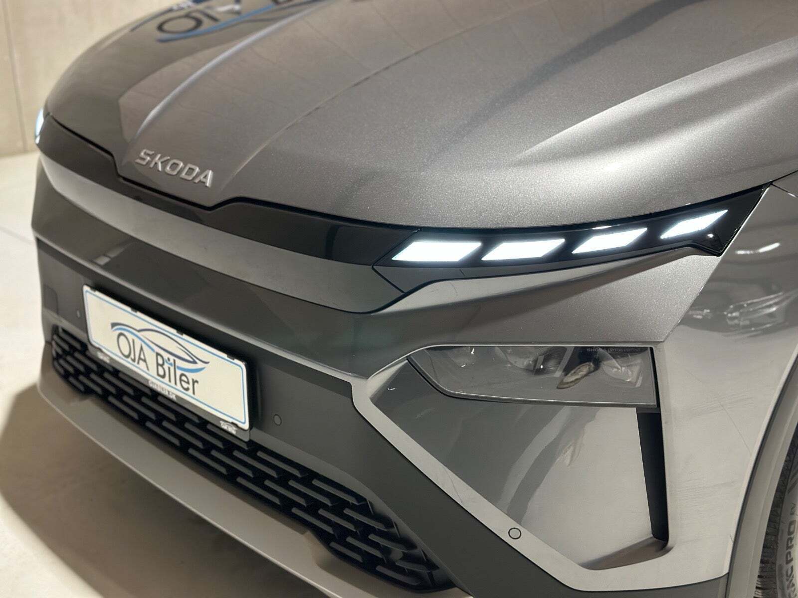 Grå Skoda Elroq fra 2025 set udefra