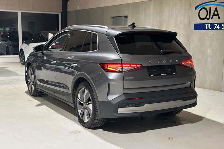 Grå Skoda Elroq fra 2025 set udefra